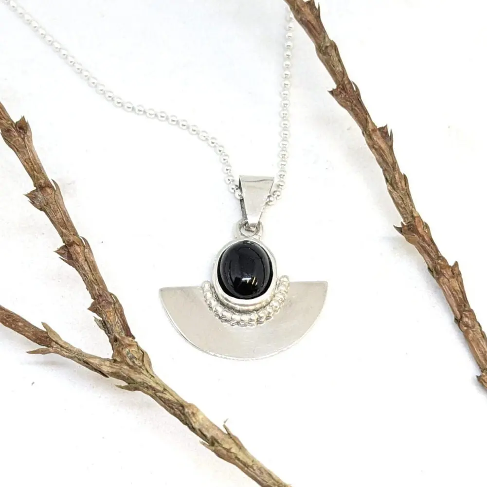 collier demi lune onyx noir en argent 925