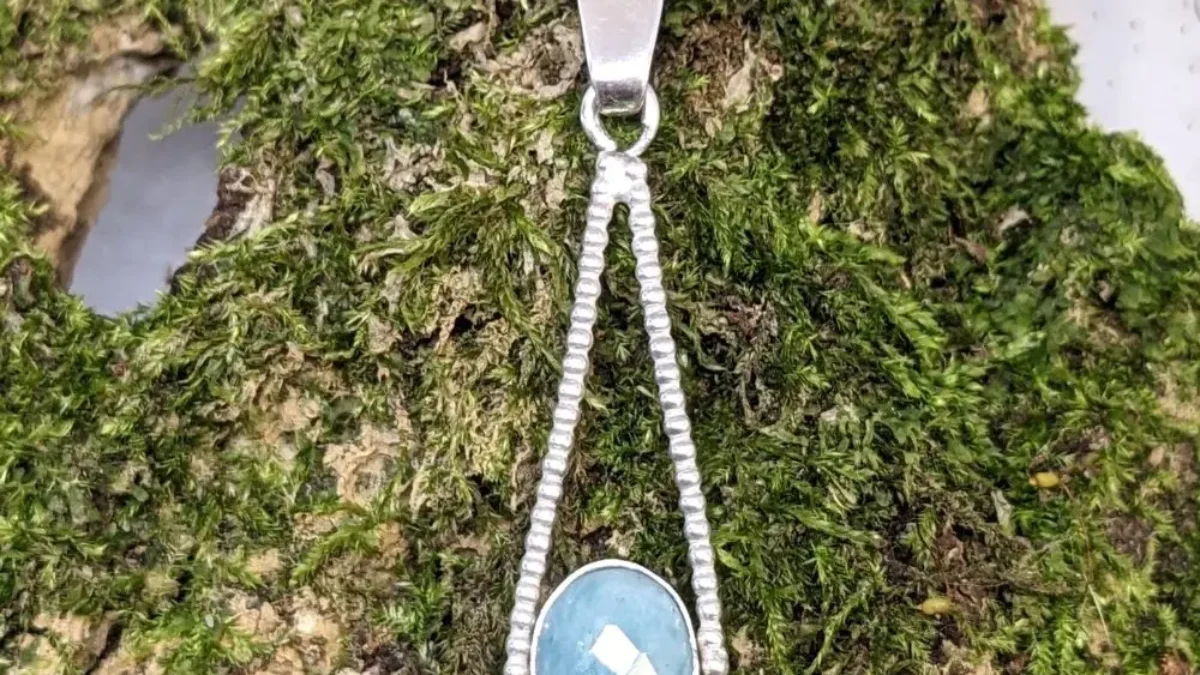 Réf 383: Pendentif pour collier, neuf argent, forme étoile, cristaux 7