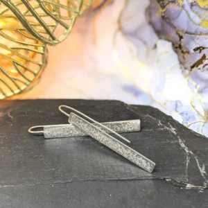 Boucles d'oreilles scintillantes en Argent 925 sur une ardoise