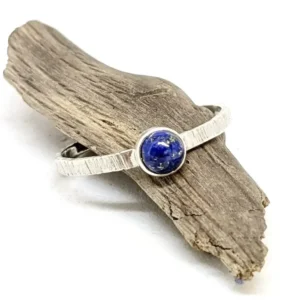 Bague fine Lapis Lazuli en Argent 925 sur bois flotté