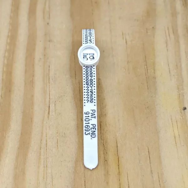Baguier mesureur de tailles de doigts en plastique