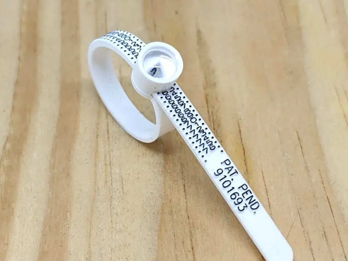 Baguier Mesureur De Doigt – En Caoutchouc, Avec Mètre Rubane Et Loupe – Pour Mesurer Facilement Sa Taille De Bague à La Maison - 3