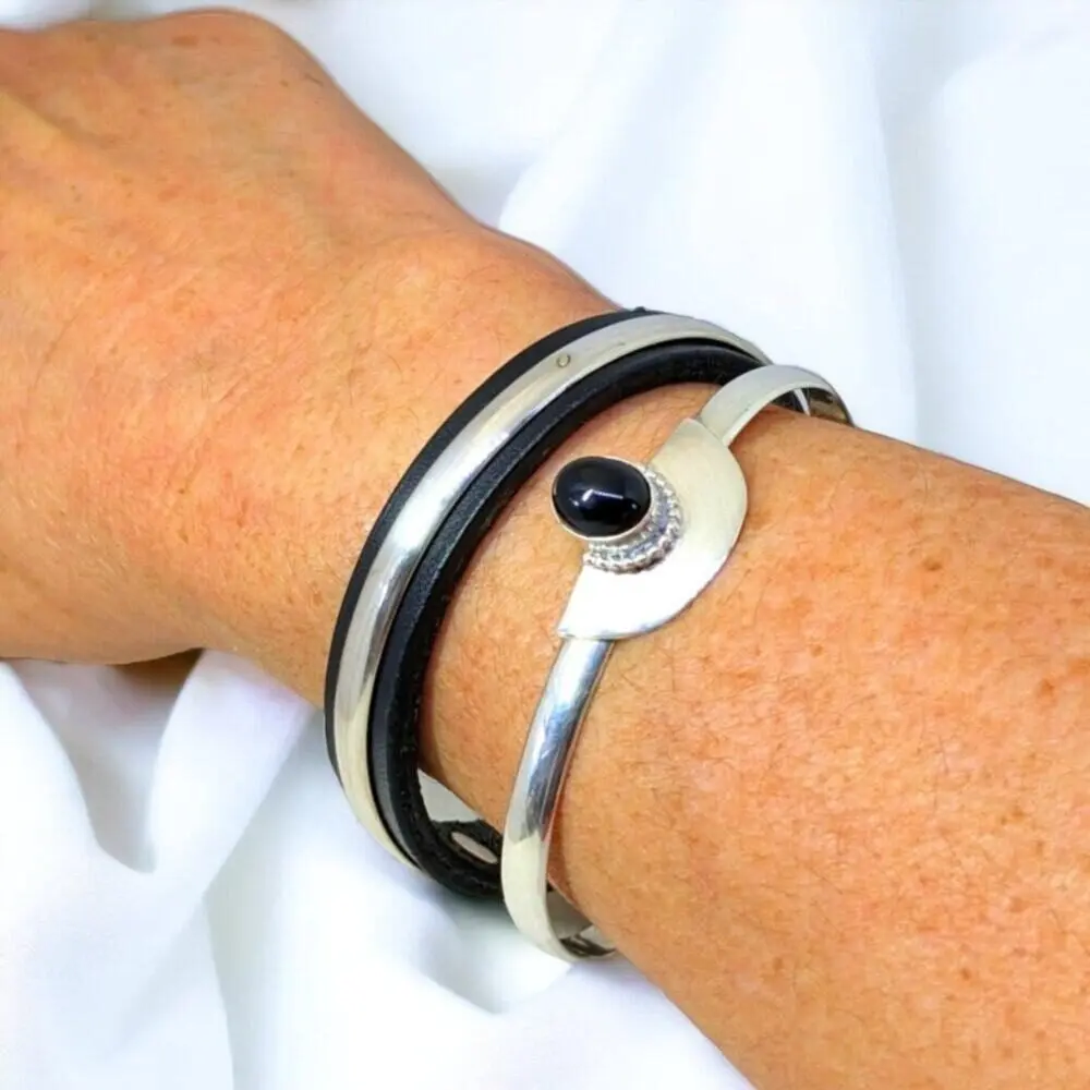 Bijou Jonc Cuir Bracelet Demi Jonc Cuir Et Argent Massif JHELENNA - Main Image