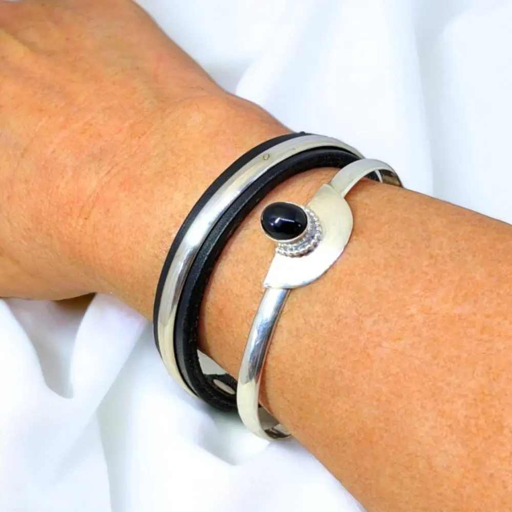 Bracelets manchettes cuir argent et onyx