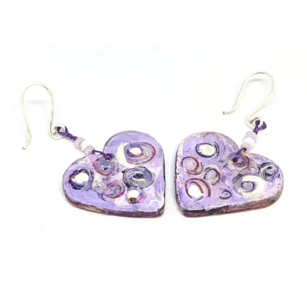 boucles d'oreilles violettes en forme de cœur