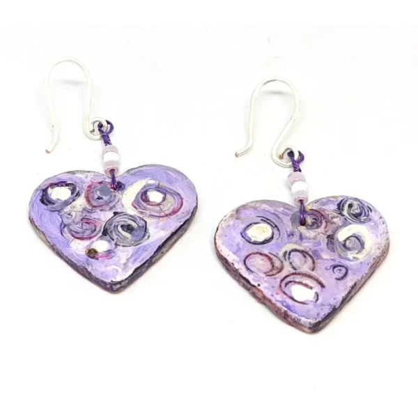 boucles d'oreilles cœurs violets