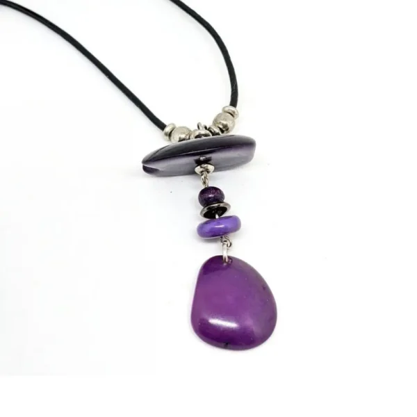 pendentif violet en ivoire végétal