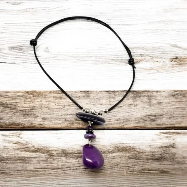 PENDENTIF VIOLET EN IVOIRE VÉGÉTAL et cuir – Image 5