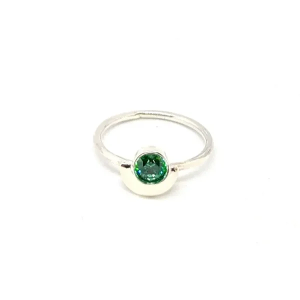 bague en argent et oxyde de zirconium vert