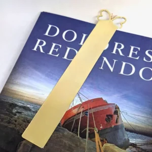 marque-page en laiton couleur or avec un papillon couleur or