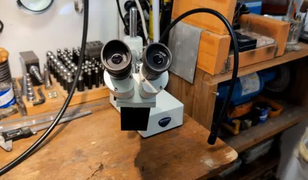 Découverte de mon atelier de bijoutier : outils et techniques 10 binoculaire