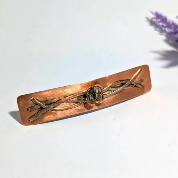 barrette à cheveux en cuivre avec une fleur