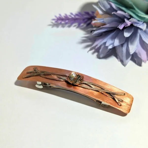 barrette en cuivre avec une fleur soudée