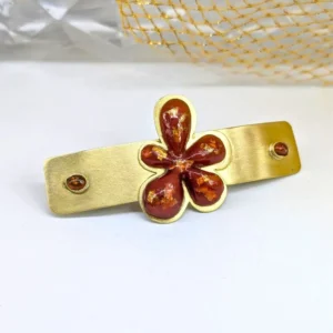 barrette en laiton avec une grande fleur en résine