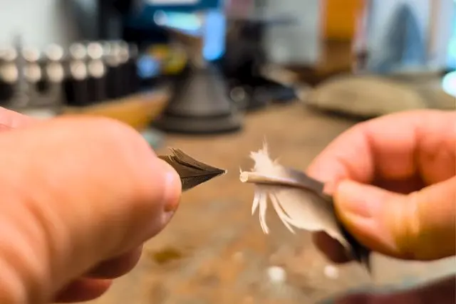 fabriquer un pinceau à borax avec une plume