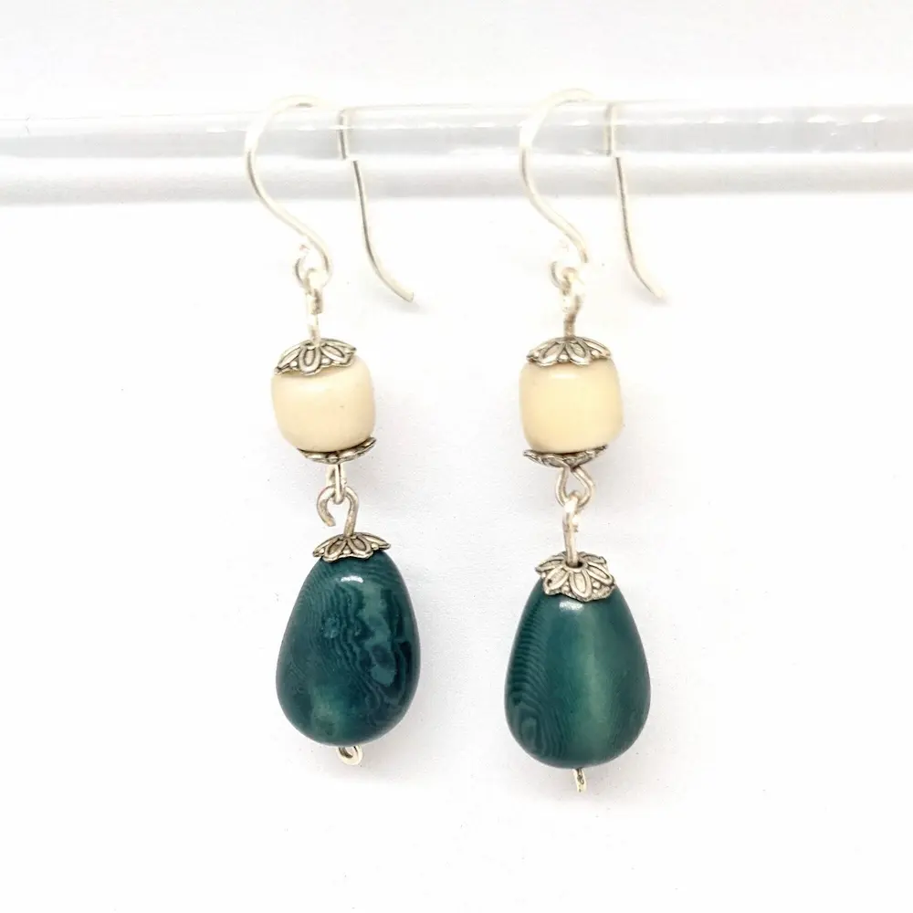 BOUCLES D'OREILLES GOUTTES en tagua 2 boucles d'oreilles gouttes en tagua