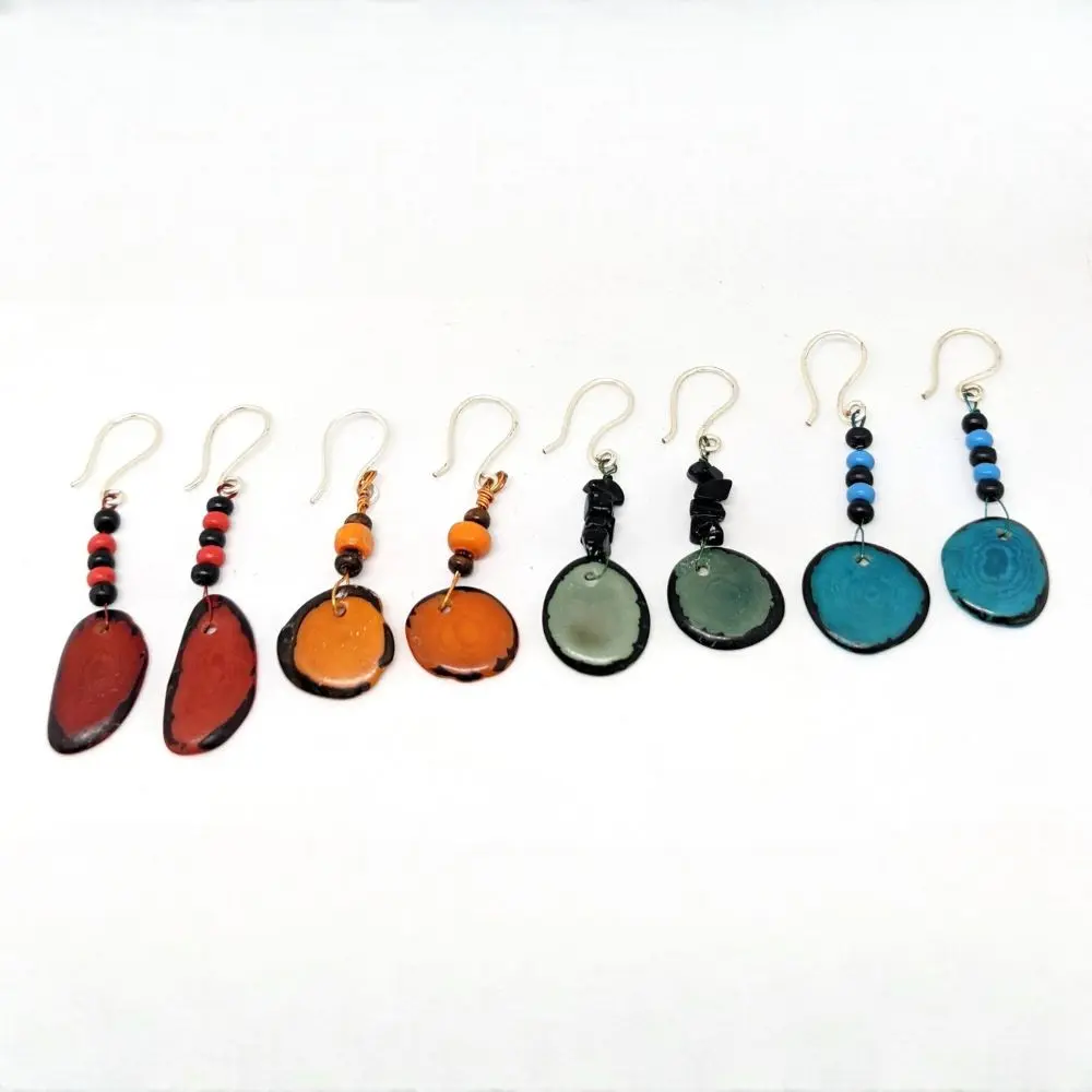 BOUCLES D'OREILLES EN IVOIRE VÉGÉTAL 4 boucles d'oreilles en ivoire végétal