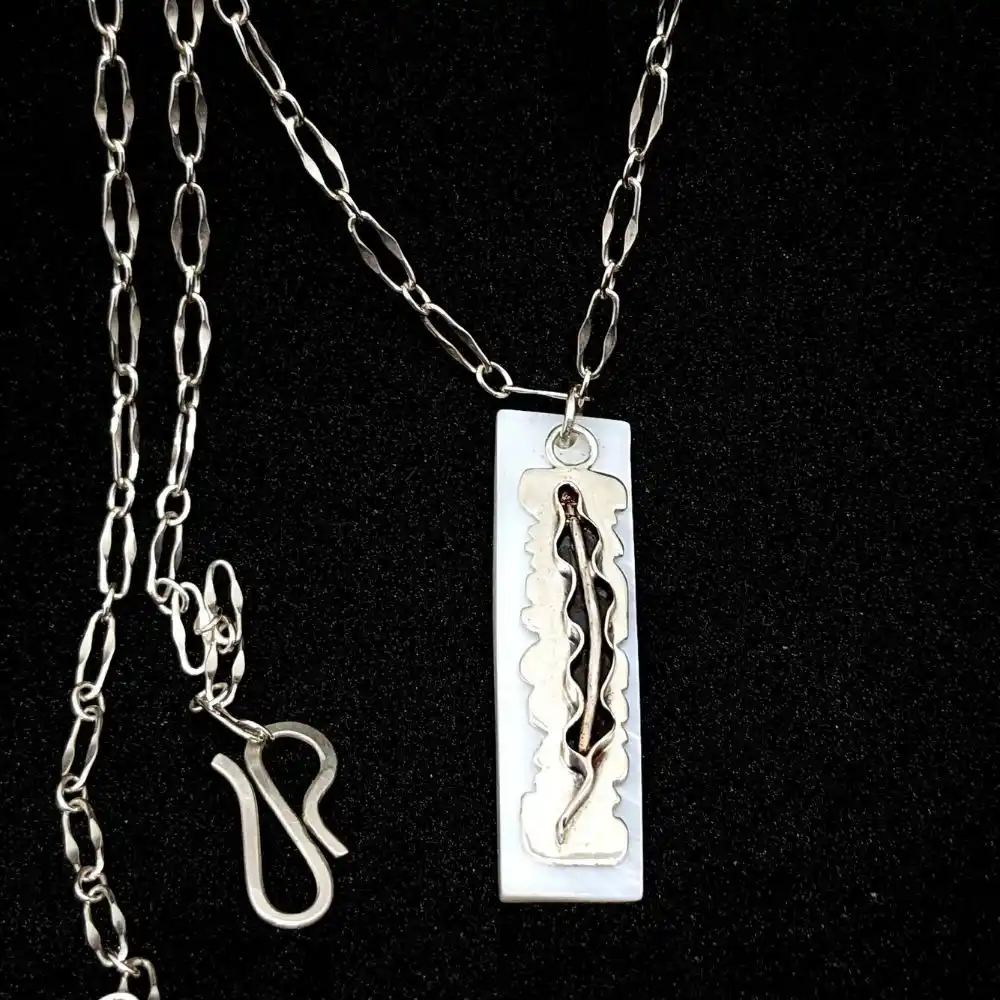 PENDENTIF NACRE ET FEUILLE en argent 925 3 pendentifs nacre et feuille en argent massif