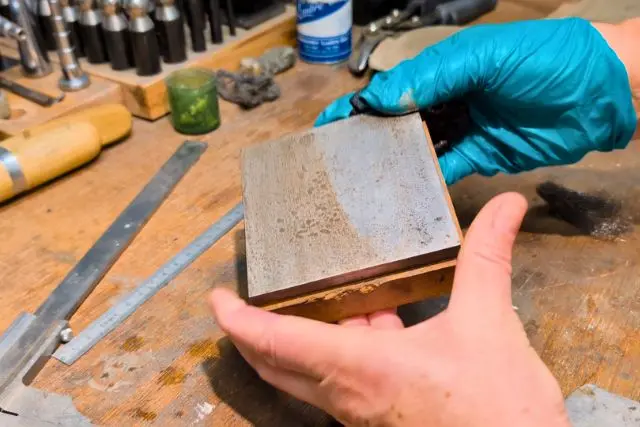 tas avec oxydation à moitié enlevée