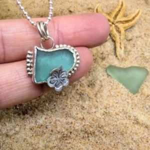 collier verre de mer et fleur d'hibiscus en argent 925