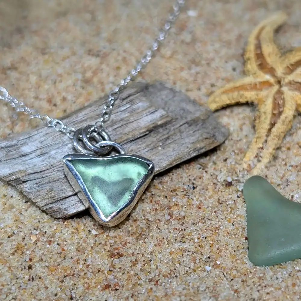 PENDENTIF TRIANGLE EN VERRE POLI, argent 925 2 pendentif triangle en verre poli