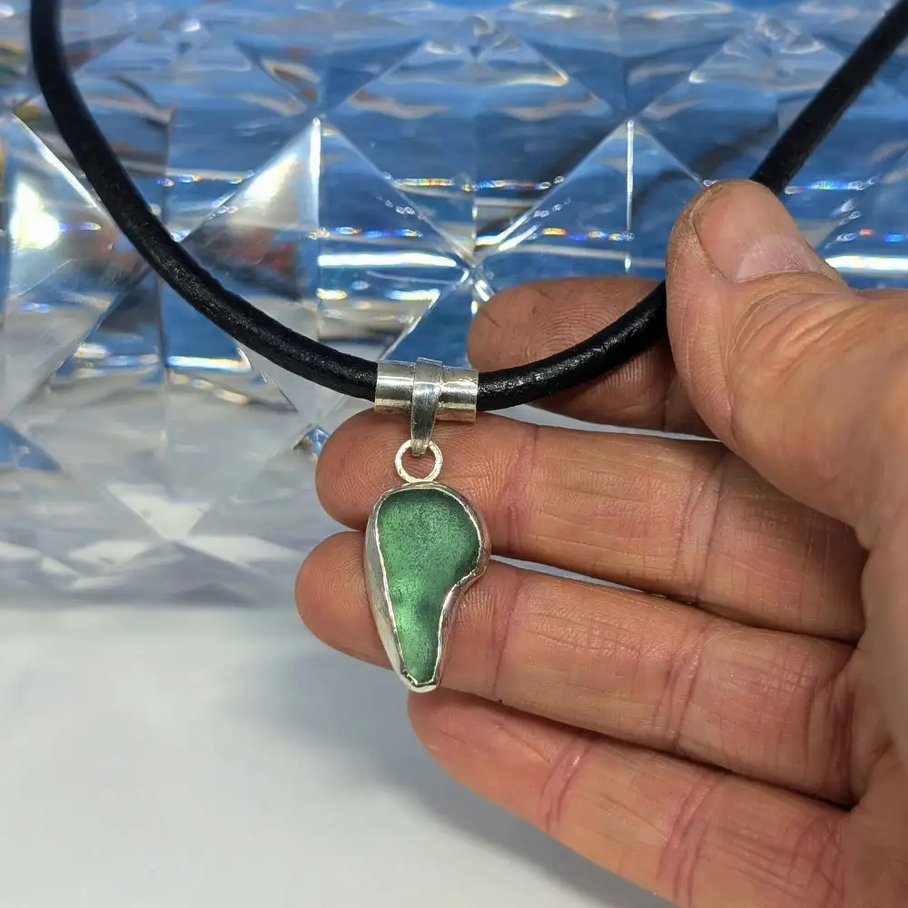 RAS DE COU CUIR ET PENDENTIF EN VERRE DE MER, argent 925 2 RAS DE COU CUIR ET PENDENTIF EN VERRE DE MER, argent 925 – Image 3