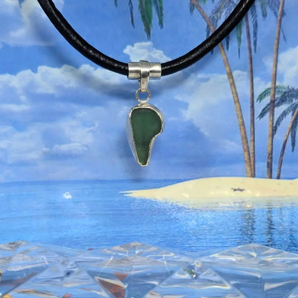 RAS DE COU CUIR ET PENDENTIF EN VERRE DE MER, argent 925 3 RAS DE COU CUIR ET PENDENTIF EN VERRE DE MER, argent 925 – Image 4