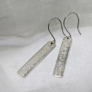 boucles d'oreilles martelées sur crochests d'oreilles