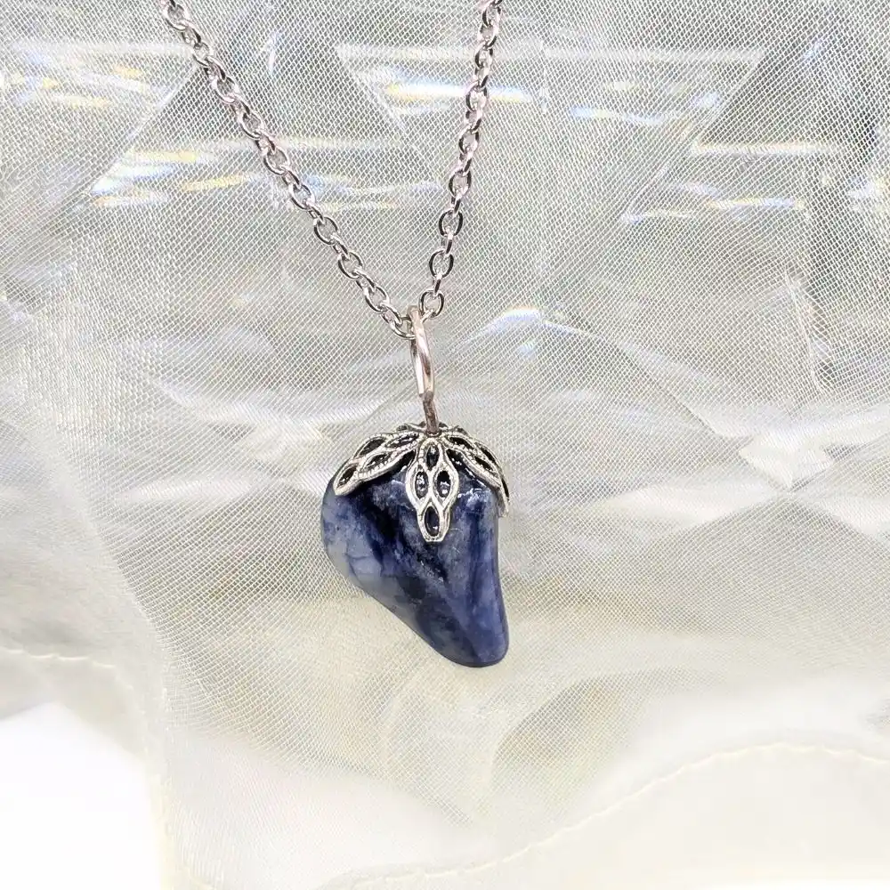 PENDENTIF PIERRE BLEUE sodalite 4 pendentif pierre bleue chaine acier