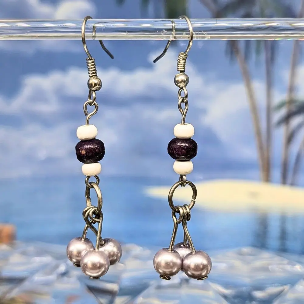 BOUCLES D'OREILLES EN PERLES FANTAISIE 4 boucles d'oreilles en perles fantaisie bois et nacré